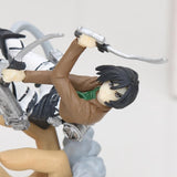 Lot de 4 figurines statuettes L'Attaque des Titans