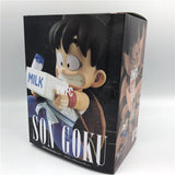 Figurine statuette  faisant 18cm de Son Goku petit portant du lait s'entraînant avec Krilin